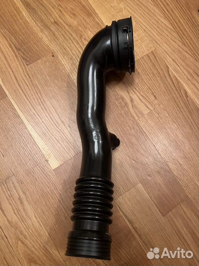 Патрубок воздухозаборника BMW F15 f16 13718626487