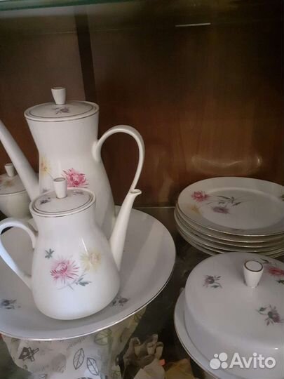 Сервиз чайный Астры ГДР из 30 предметов и элементы