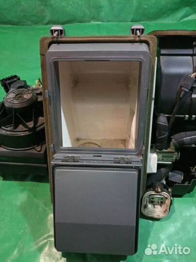 Холодильник BMW 7 E65 745i 4.4 2001-2008г 00297274