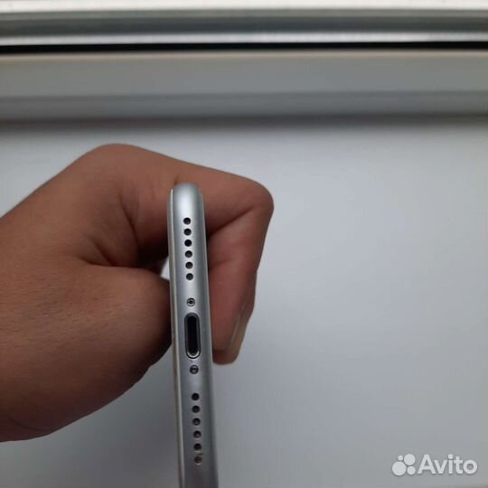 Телефон iPhone 8 64 gb
