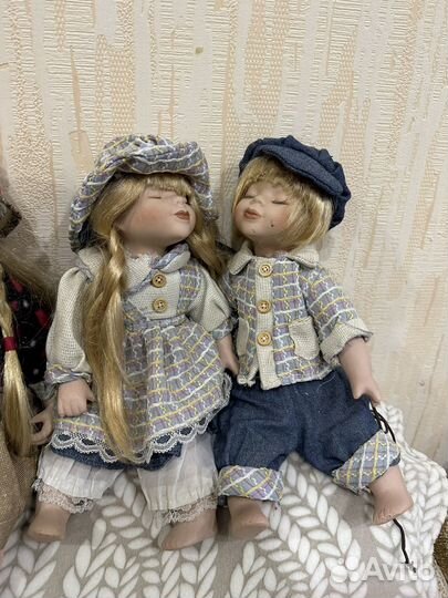 Кукла фарфоровая