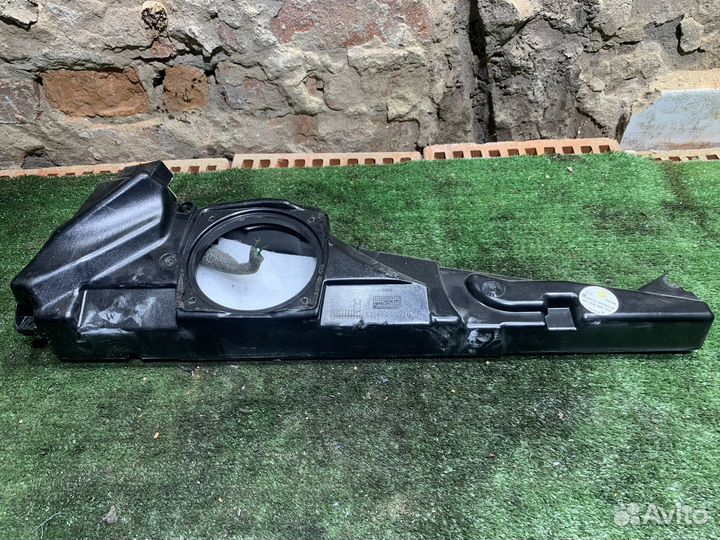 Подиум динамика правый BMW E39