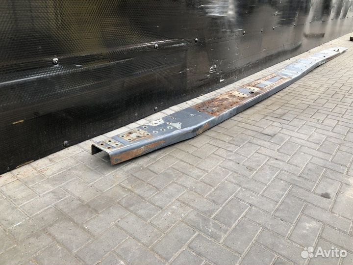 1673316 Лонжерон левый Daf XF106