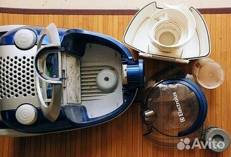 Неисправный пылисос по запчастям Мотор Щётка Шланг