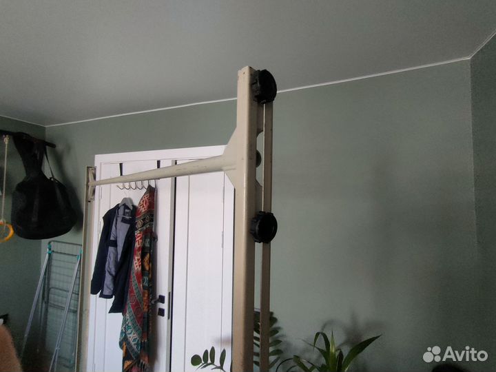 Вешалка напольная металлическая на колесиках