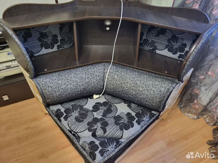 Уголок полка с подсветкой