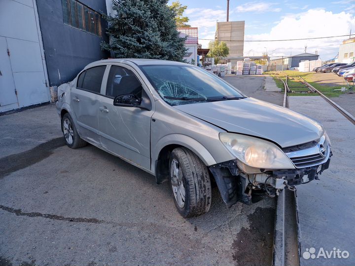 В разборе Opel Astra H седан 1.6