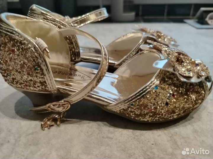 Босоножки для девочки