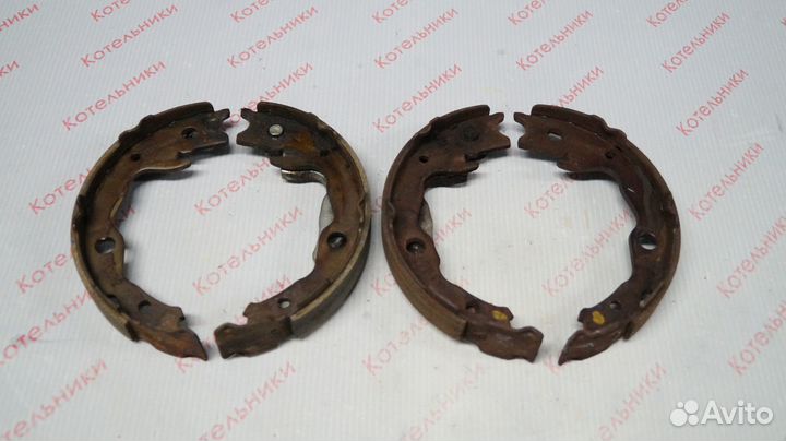 Nissan D4060-CY001 Колодки задние барабанные