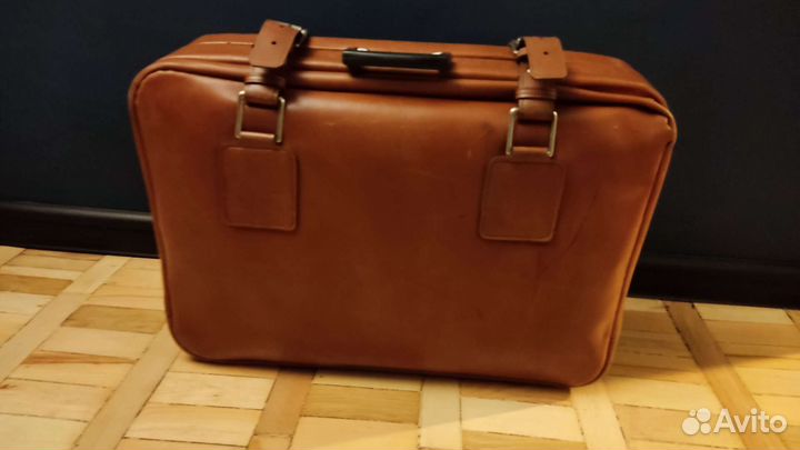 Винтажный чемодан