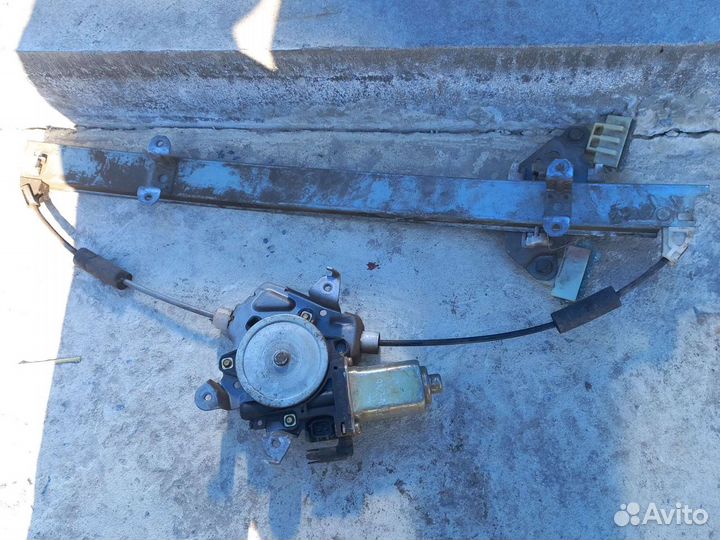 Стеклоподъемник на nissan tino