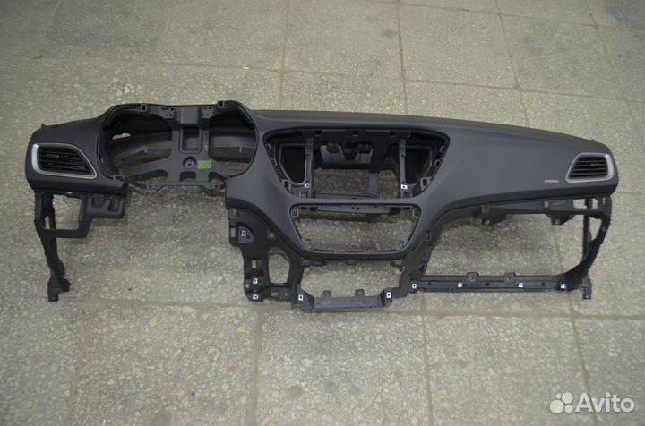 Торпедо панель приборов Hyundai Solaris New