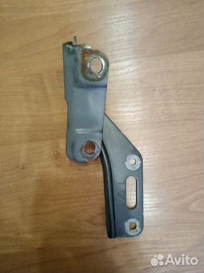 Петля капота левая Honda Accord седан R20A3 2009