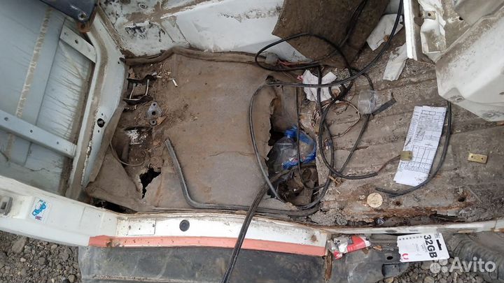 Кабина Мерседес 814 голая, либо по частям резка