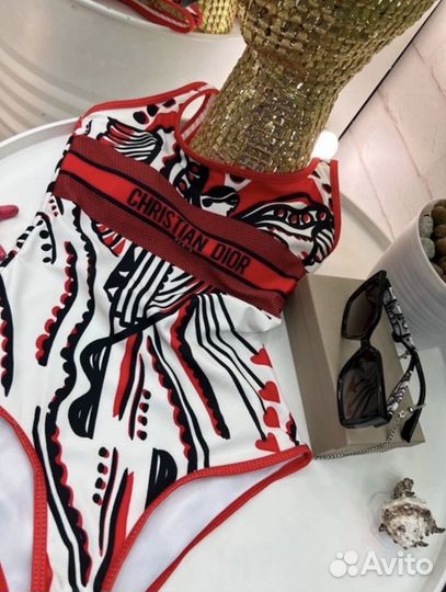 Купальник слитный (размер 42)