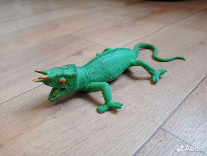 Резиновая ящерица