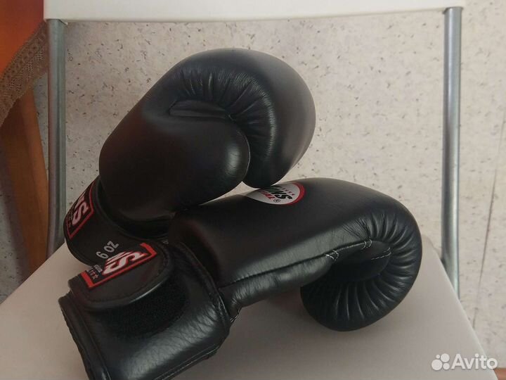 Боксерские перчатки Twins 6 oz