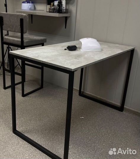 Маникюрный стол