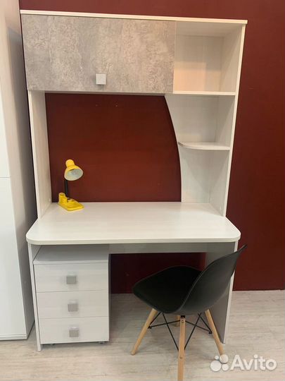 Полка надстройка над столом/Стол с полкой