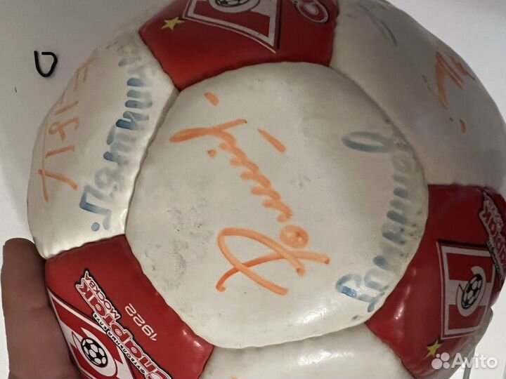 Футбольный мяч с автографами ветеранов Спартака