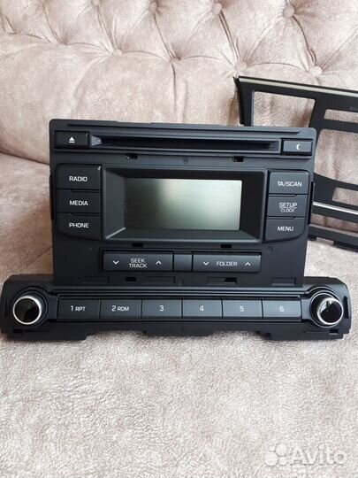 Штатная магнитола от Hyundai Elantra 2017