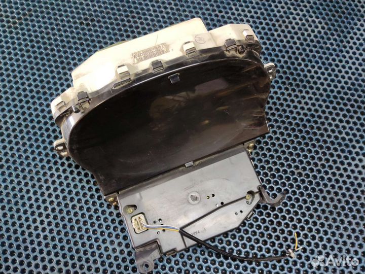 Щиток приборов Toyota Yaris Verso