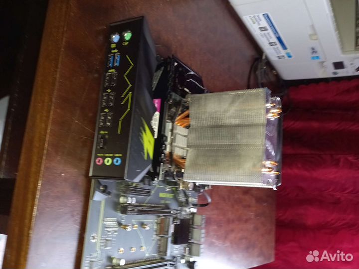 Материнская плата с процессором и памятью