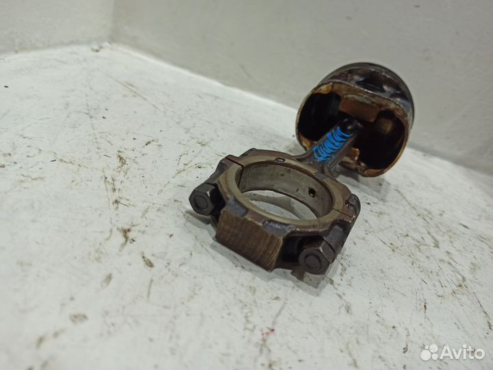 Поршень с шатуном Ниссан