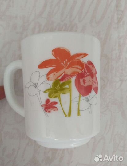 Посуда (сервиз, кружки, кувшин)