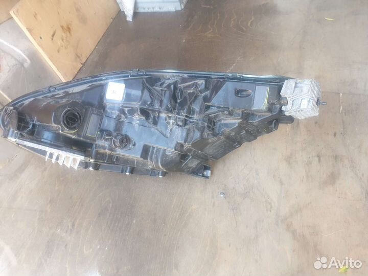 Фара Tesla model 3