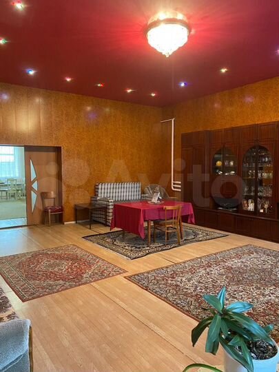 Дом 228 м² на участке 8 сот.