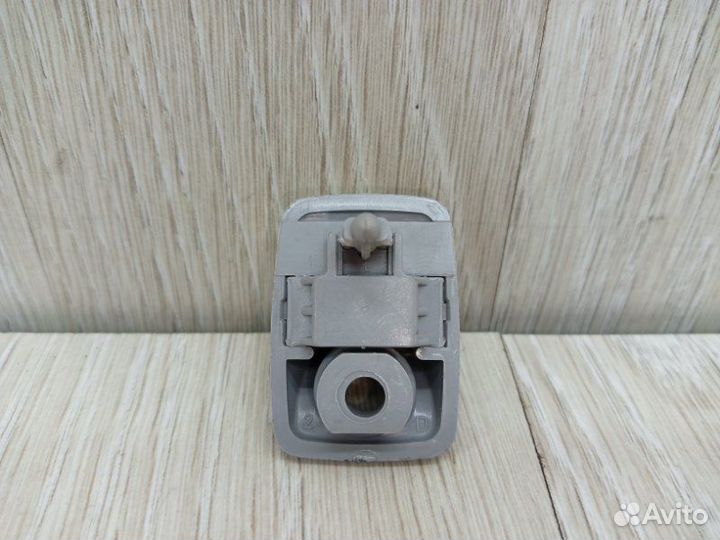 Крючок солнцезащитного козырька Hyundai Solaris 2