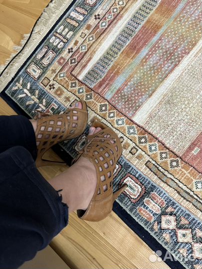 Туфли на каблуке