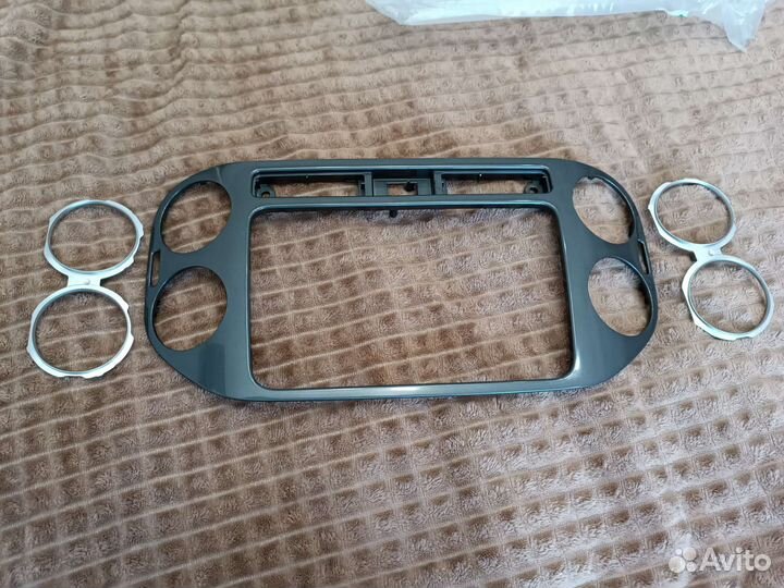 Рамка магнитоллы Tiguan 1 рестайл и подобных