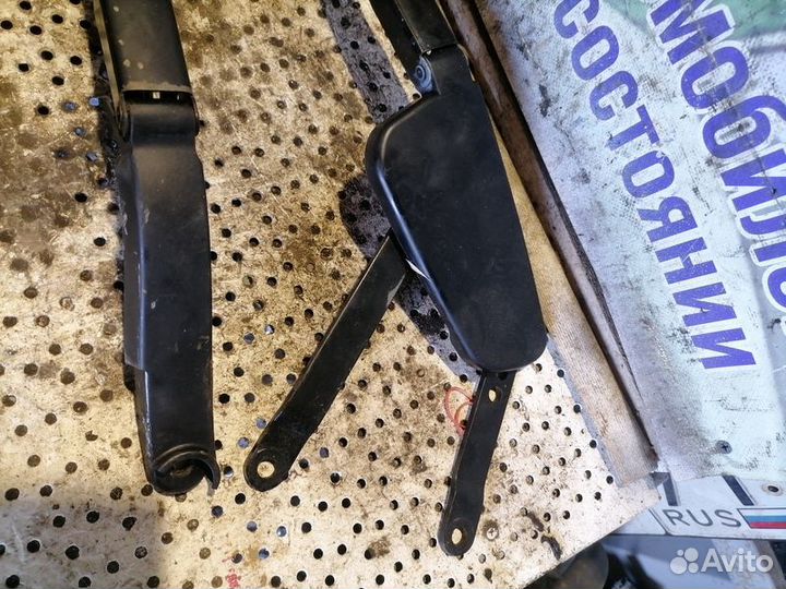 Поводок стеклоочистителя Mercedes-Benz ML350 (W164