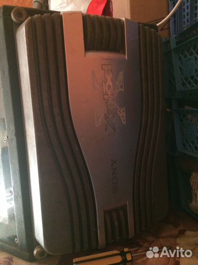 Продаю сабвуфер с усилителям звук бомба. Сабик для