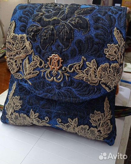 Вышивка ручной работы