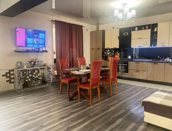 Дом 240 м² на участке 6,5 сот.