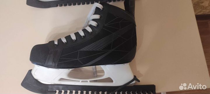 Коньки хоккейные