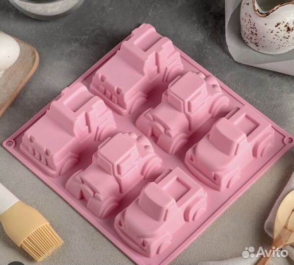 Силиконовая форма для выпечки машинки