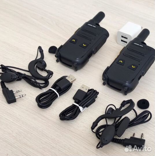 Рации для коммуникации официантов и поваров в кафе