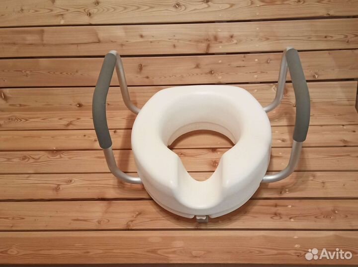 Насадка на унитаз для инвалидов
