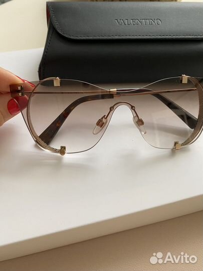 Очки Valentino