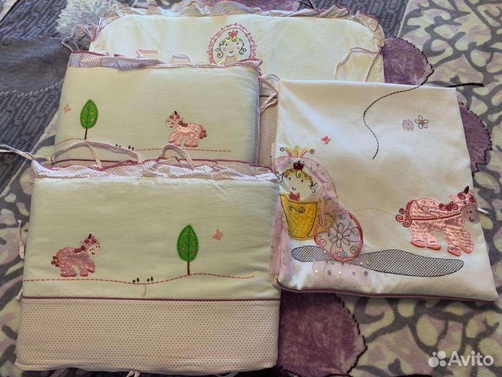 Комплект для девочки в кроватку