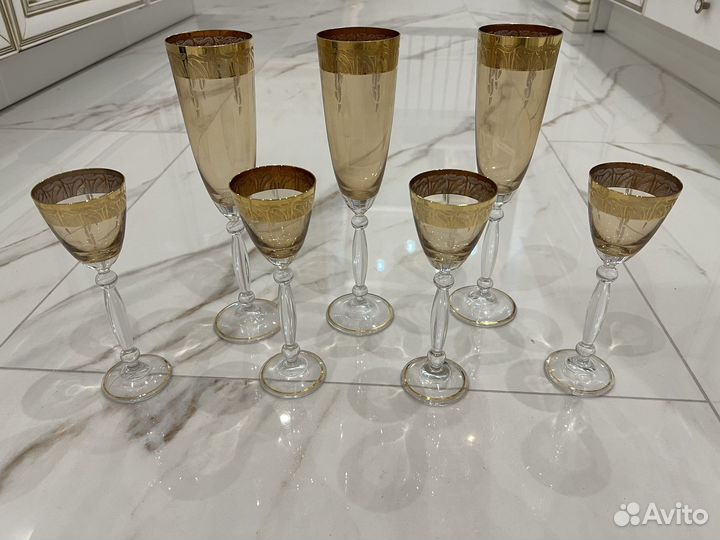 Посуда: бокалы графин чайник тарелки