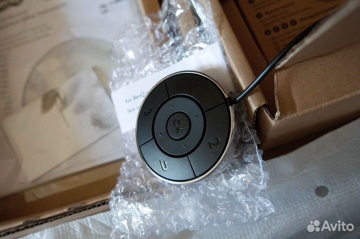 Benq SW 320 - коробка c принадлежностями к SW / PV