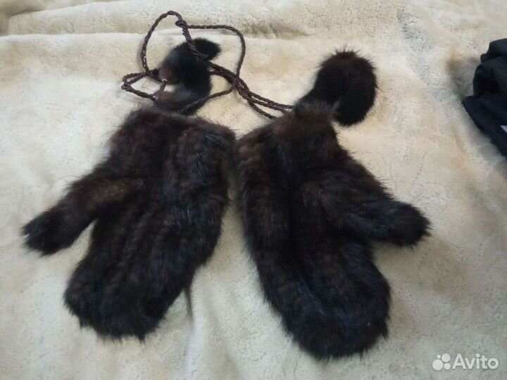 Варежки из норки вязанные