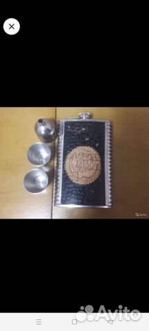 Две фляжки и стопки