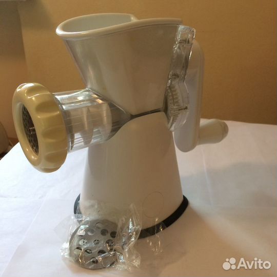 Устройство для измельчения продуктов (мясорубка)