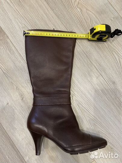 Новые кожаные сапоги